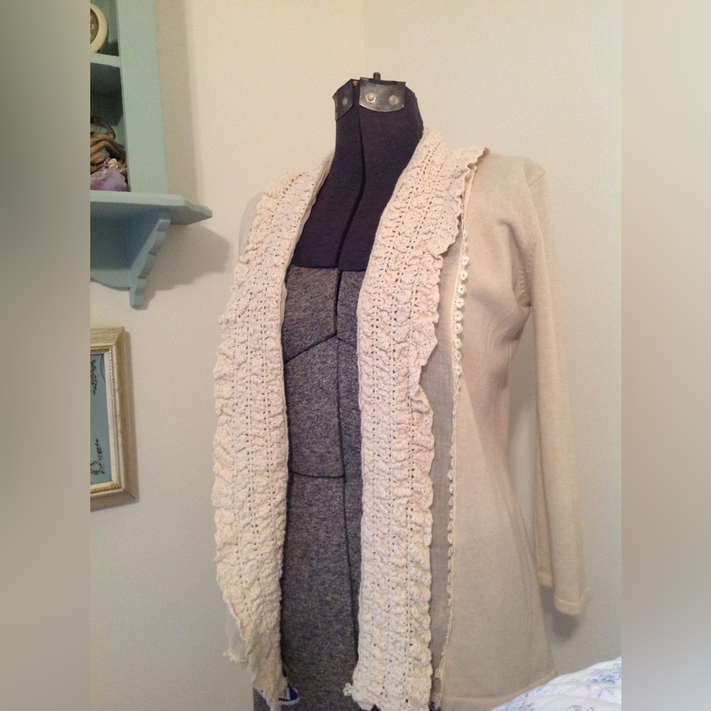 Will Smith Cream Cardigan w/ Crochet Collar and Opening w/ 3/4 Sleeve Small